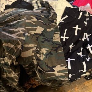 Source Unknown Women's Camo Leggings in Green and Black